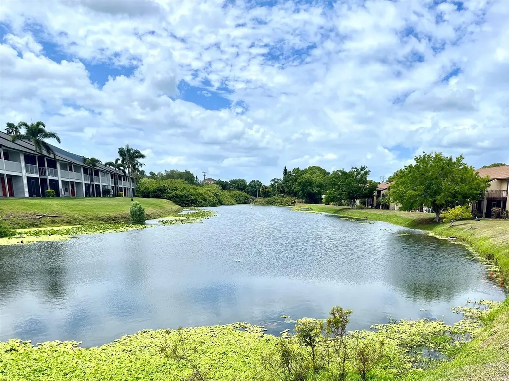 2724 Hidden Lake Boulevard Sarasota FL 34237