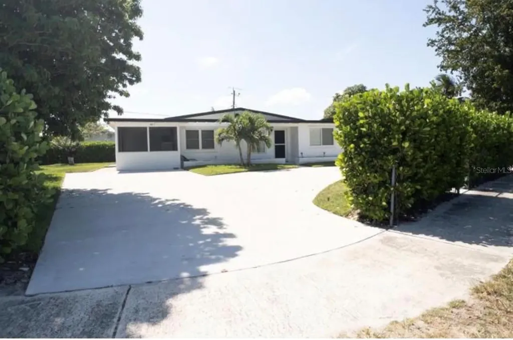 887 W Perry Street Lantana FL 33462
