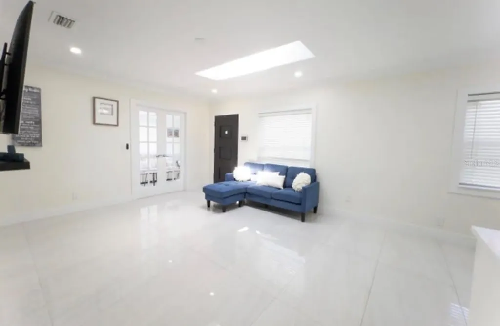 887 W Perry Street Lantana FL 33462