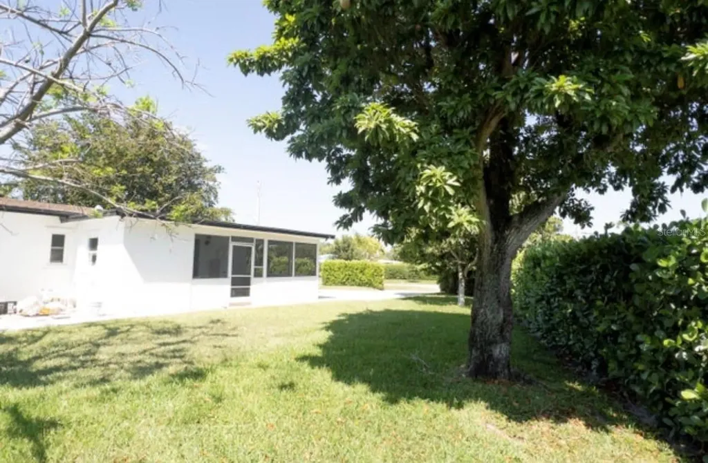 887 W Perry Street Lantana FL 33462