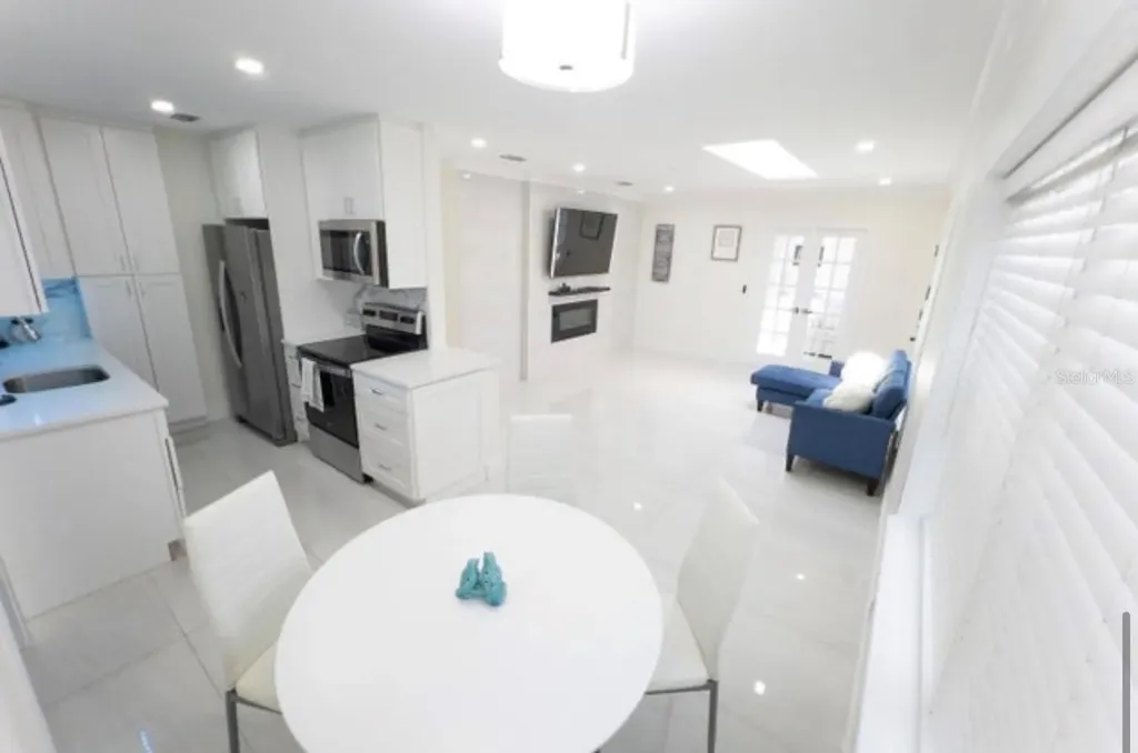 887 W Perry Street Lantana FL 33462