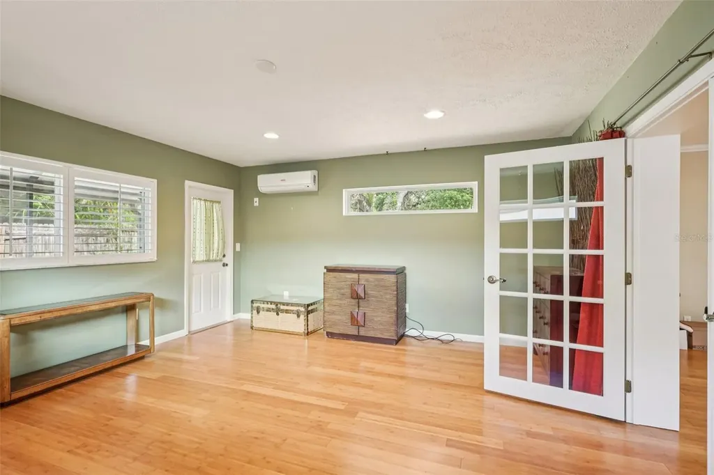 11732 Moffat Avenue Tampa FL 33617