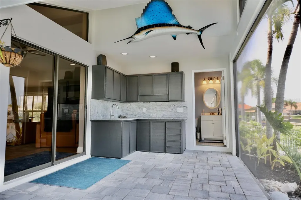 5806 Cruiser Way Tampa FL 33615
