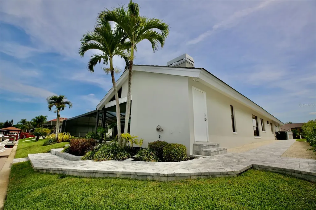 5806 Cruiser Way Tampa FL 33615