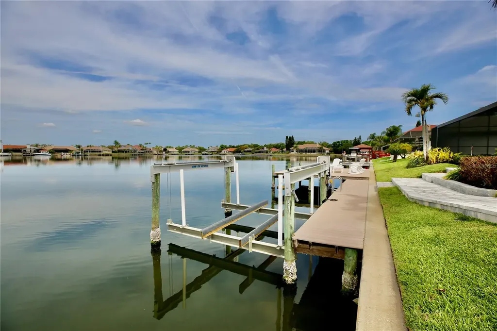 5806 Cruiser Way Tampa FL 33615
