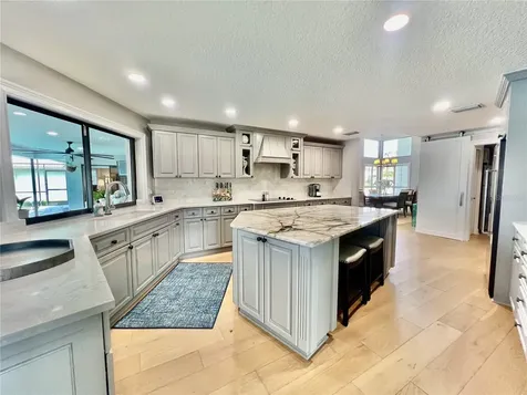 5806 Cruiser Way Tampa FL 33615