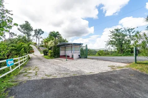 734 Bo Arenas Cidra PR 00739
