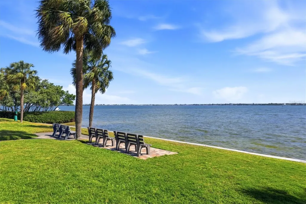 9528 Antiqua Cove Bradenton FL 34210