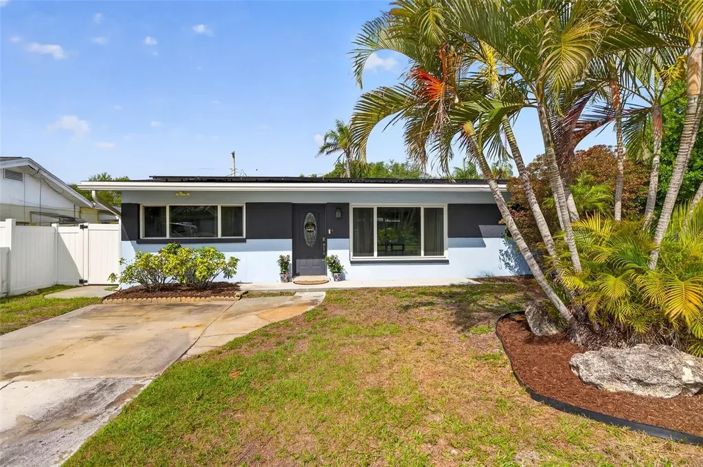 8220 Quail Road Seminole FL 33777