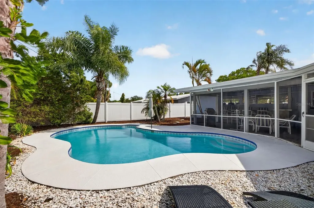 8220 Quail Road Seminole FL 33777