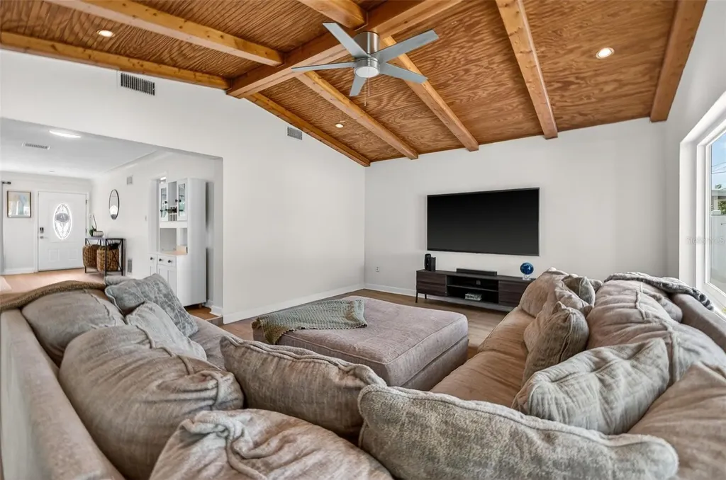 8220 Quail Road Seminole FL 33777