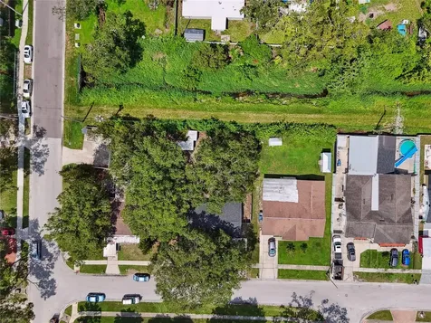 3679 Sugarcreek Drive Tampa FL 33619