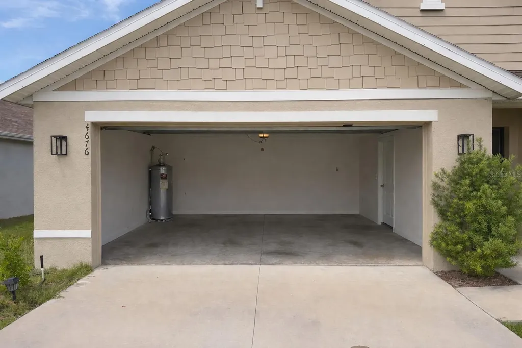 4676 Sigcom Place Wildwood FL 34785