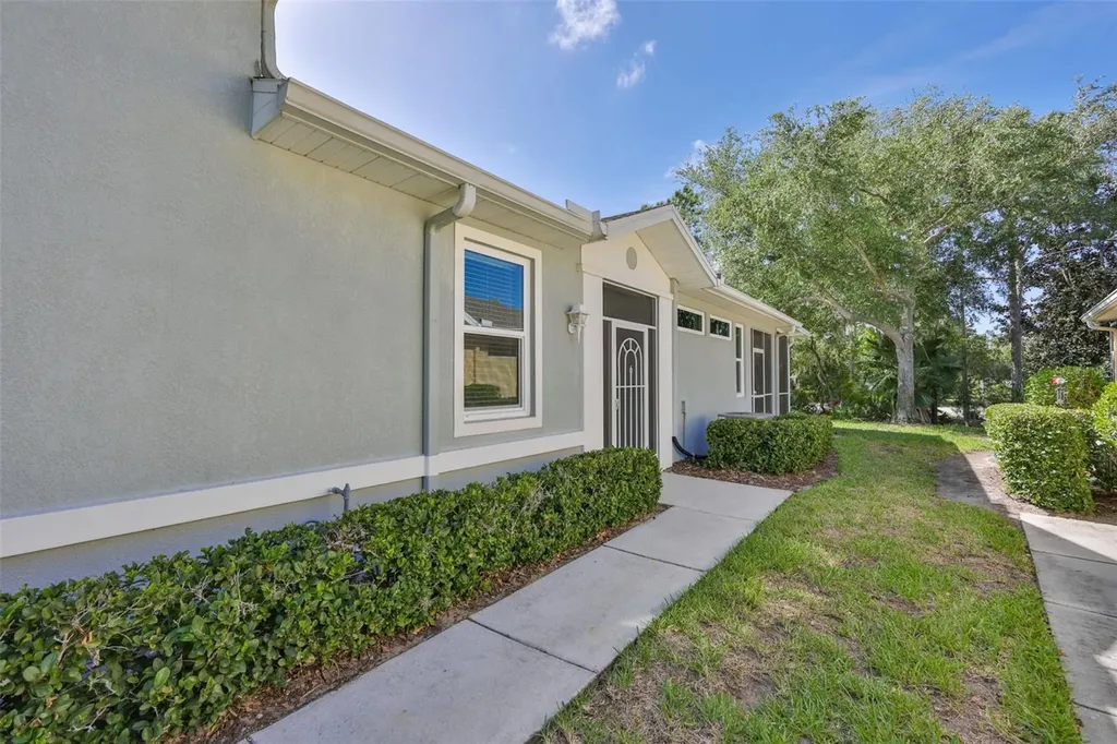 2082 Sifield Greens Way Sun City Center FL 33573