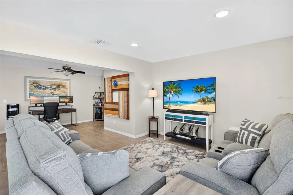 4547 SE 11th Avenue Cape Coral FL 33904