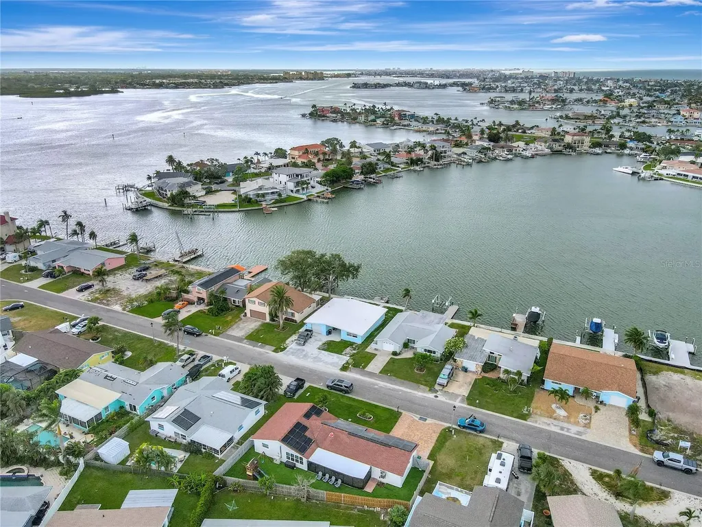 242 176th Avenue E Redington Shores FL 33708