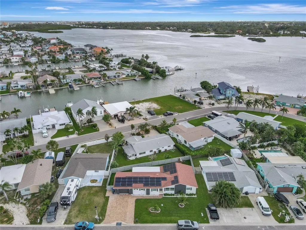 242 176th Avenue E Redington Shores FL 33708
