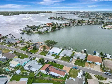 242 176th Avenue E Redington Shores FL 33708