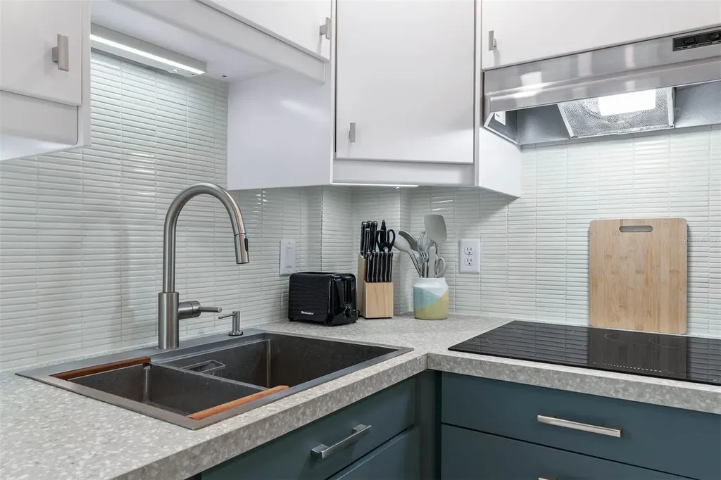 228 E Harding #b Street Orlando FL 32806