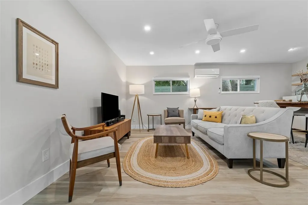 228 E Harding #b Street Orlando FL 32806