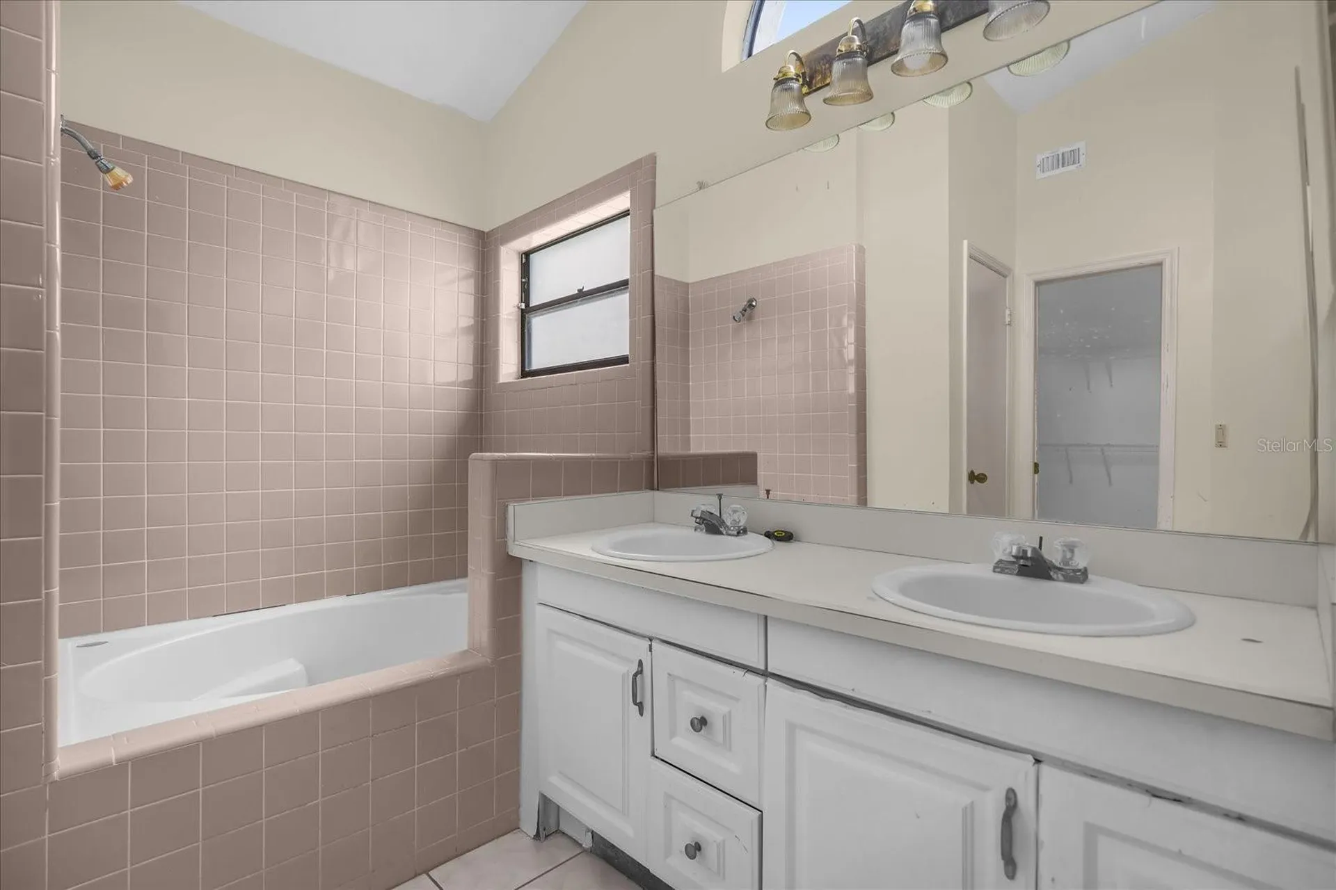 10212 Forget Me Not Court Orlando FL 32825