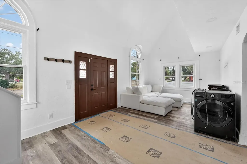 1900 16th Street S St Petersburg FL 33705