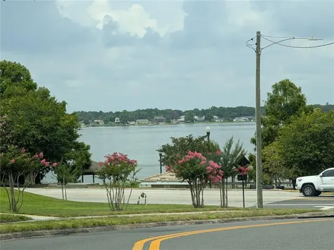 333 Lake Howard Drive NW Winter Haven FL 33880