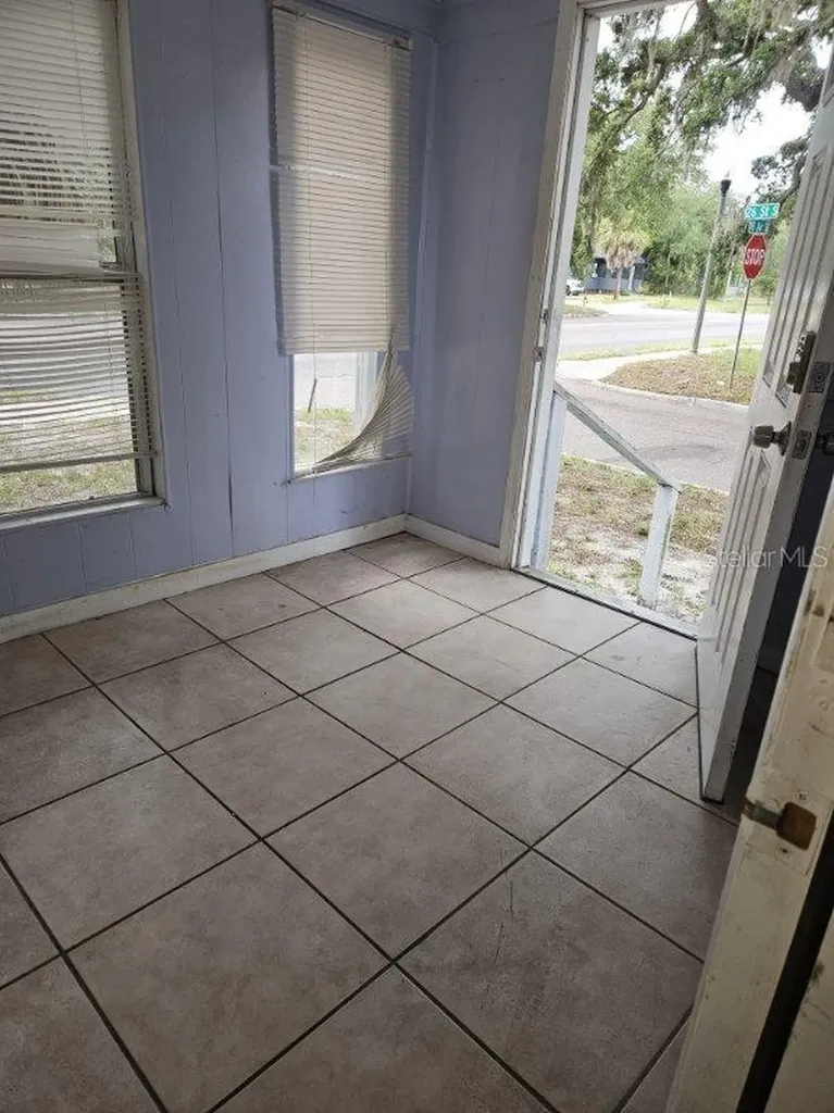 2575 18th Avenue S St Petersburg FL 33712