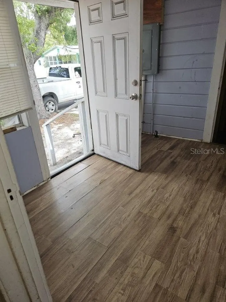 2575 18th Avenue S St Petersburg FL 33712