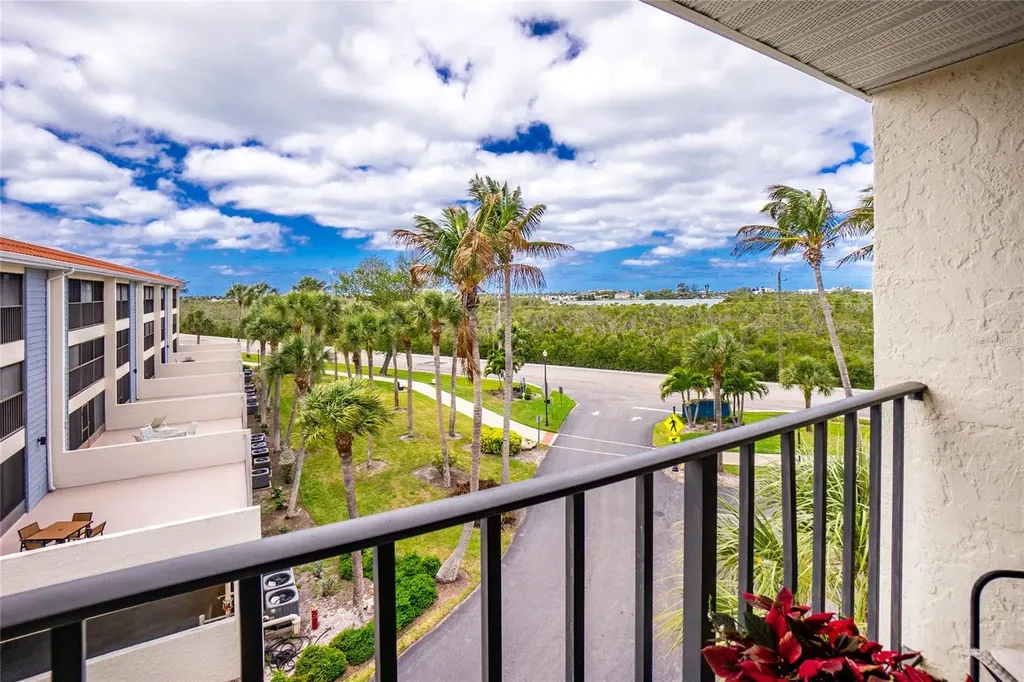 1591 Beach Road Englewood FL 34223