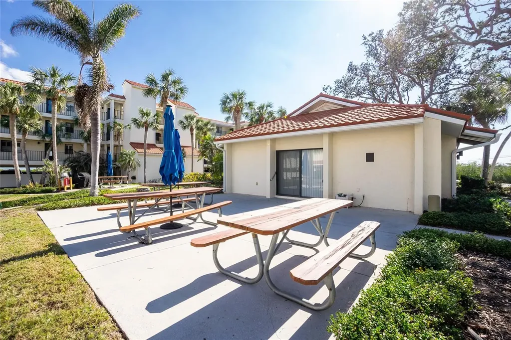 1591 Beach Road Englewood FL 34223