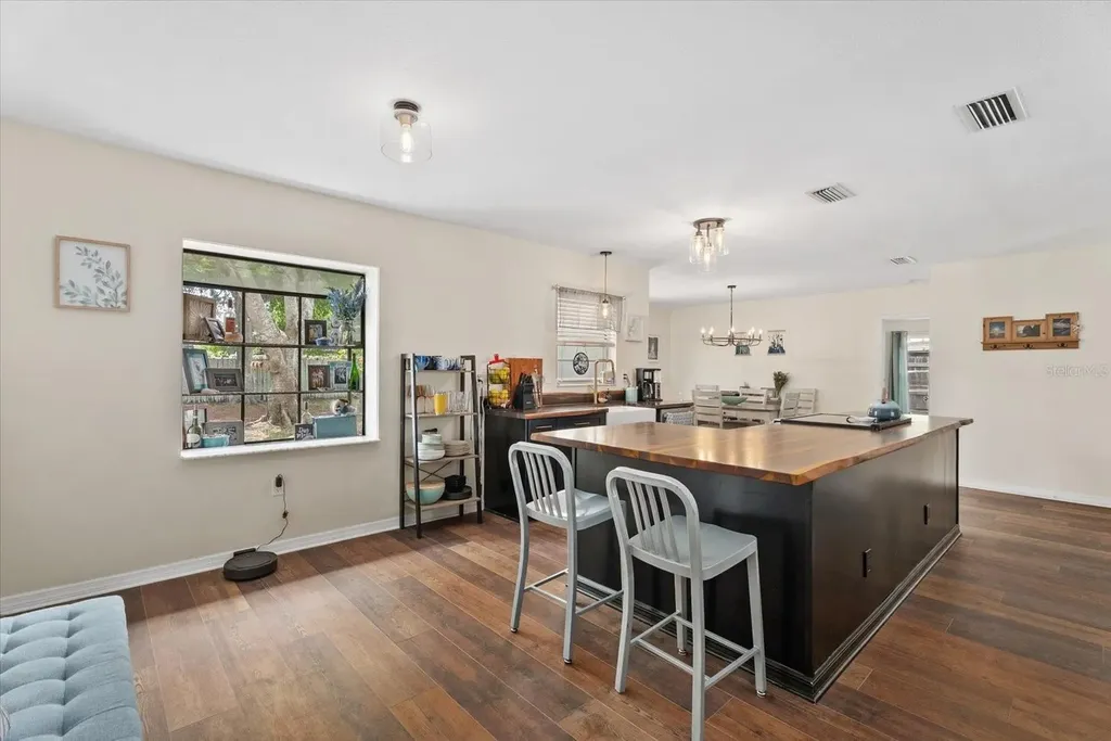 816 Queen Palm Lane Sarasota FL 34243