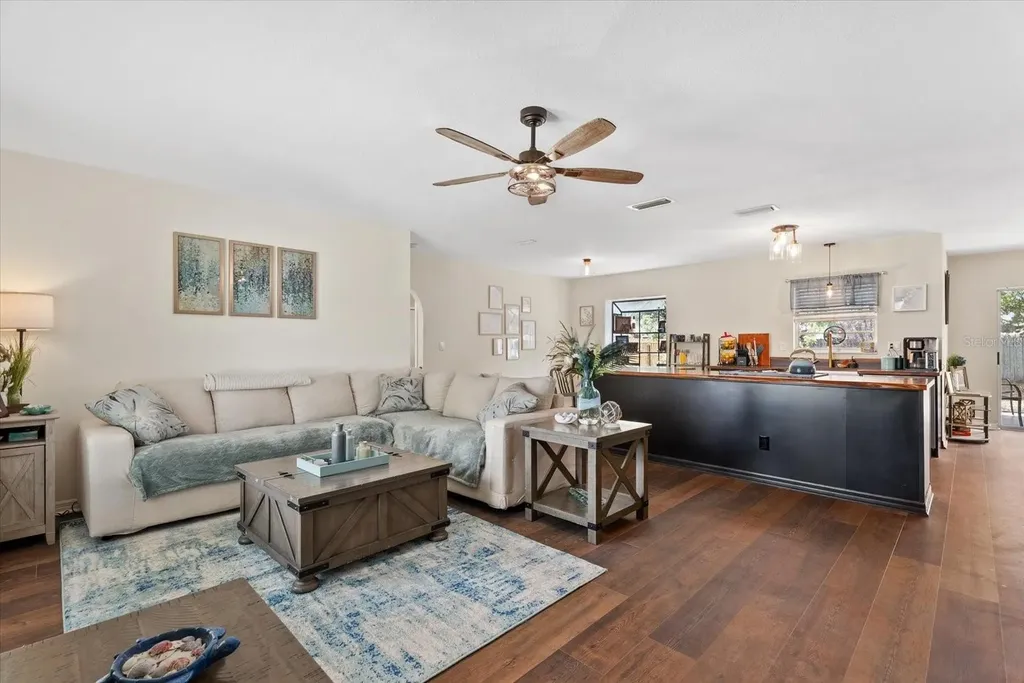 816 Queen Palm Lane Sarasota FL 34243