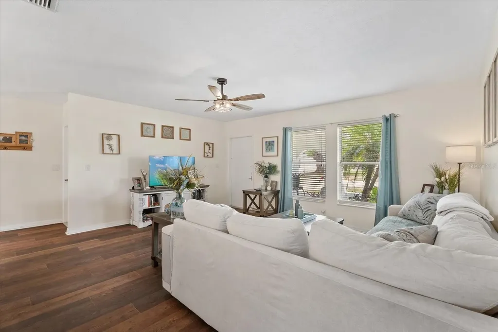 816 Queen Palm Lane Sarasota FL 34243
