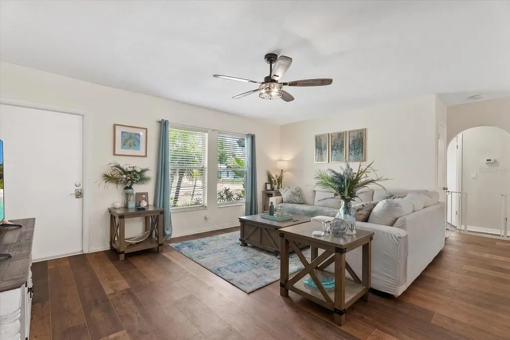 816 Queen Palm Lane Sarasota FL 34243