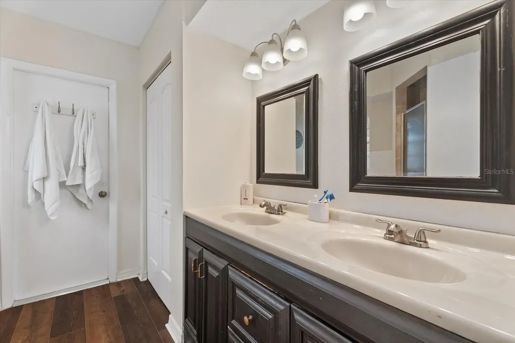816 Queen Palm Lane Sarasota FL 34243