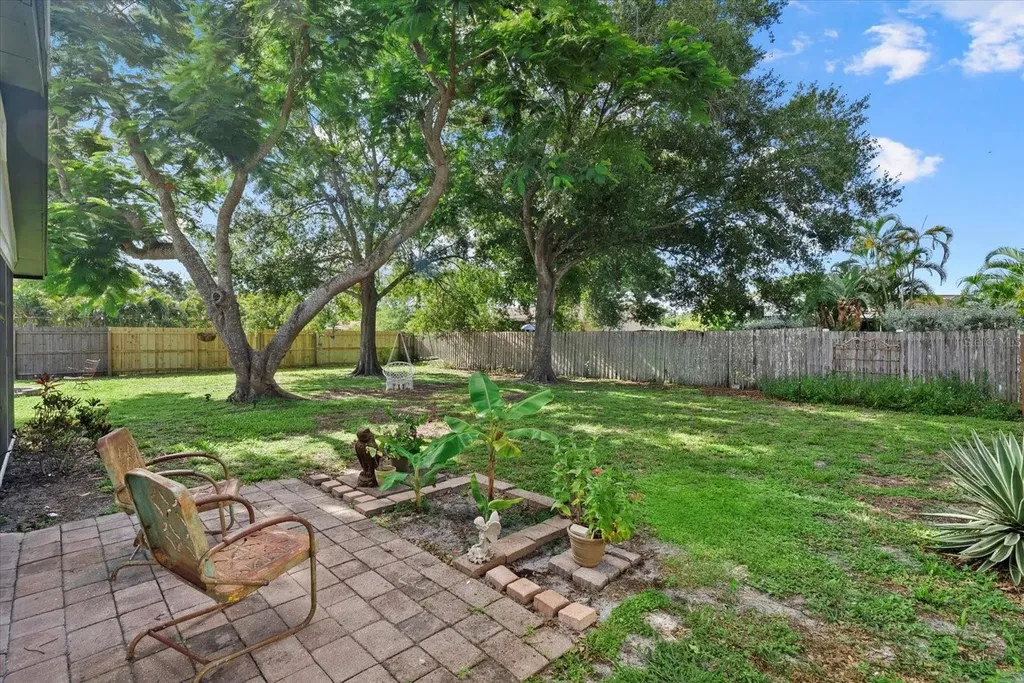 816 Queen Palm Lane Sarasota FL 34243