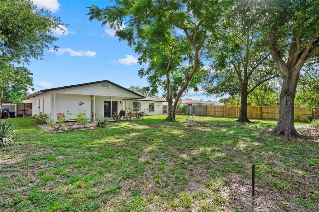 816 Queen Palm Lane Sarasota FL 34243