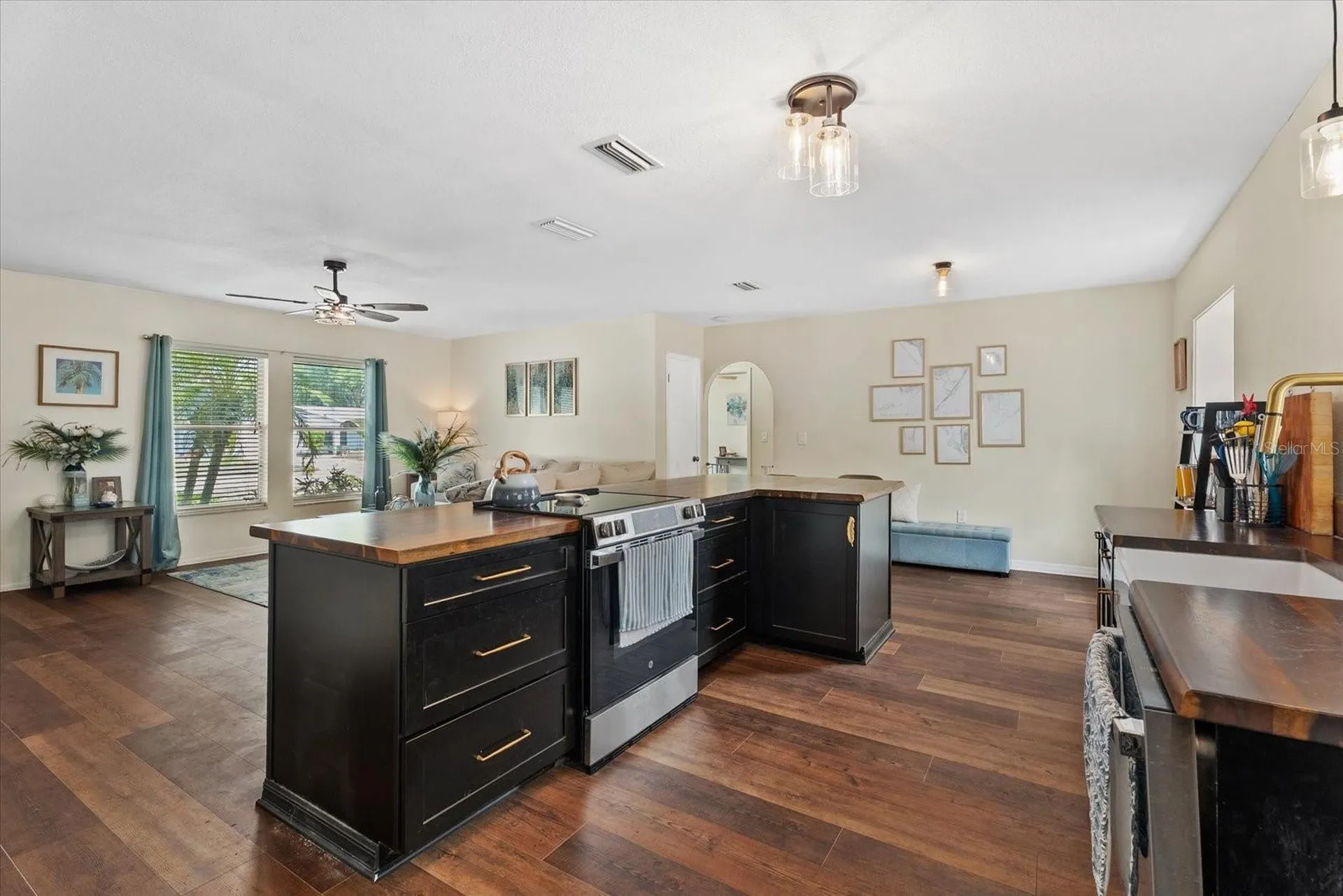 816 Queen Palm Lane Sarasota FL 34243