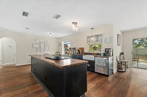 816 Queen Palm Lane Sarasota FL 34243