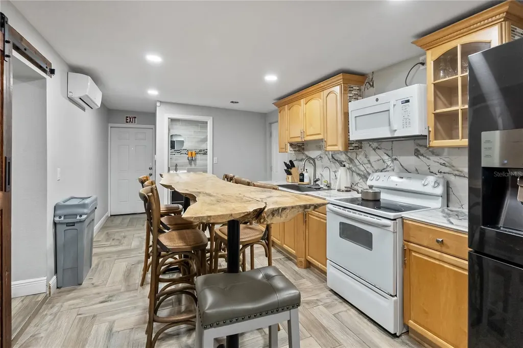 5424 Edgewater Drive Orlando FL 32810