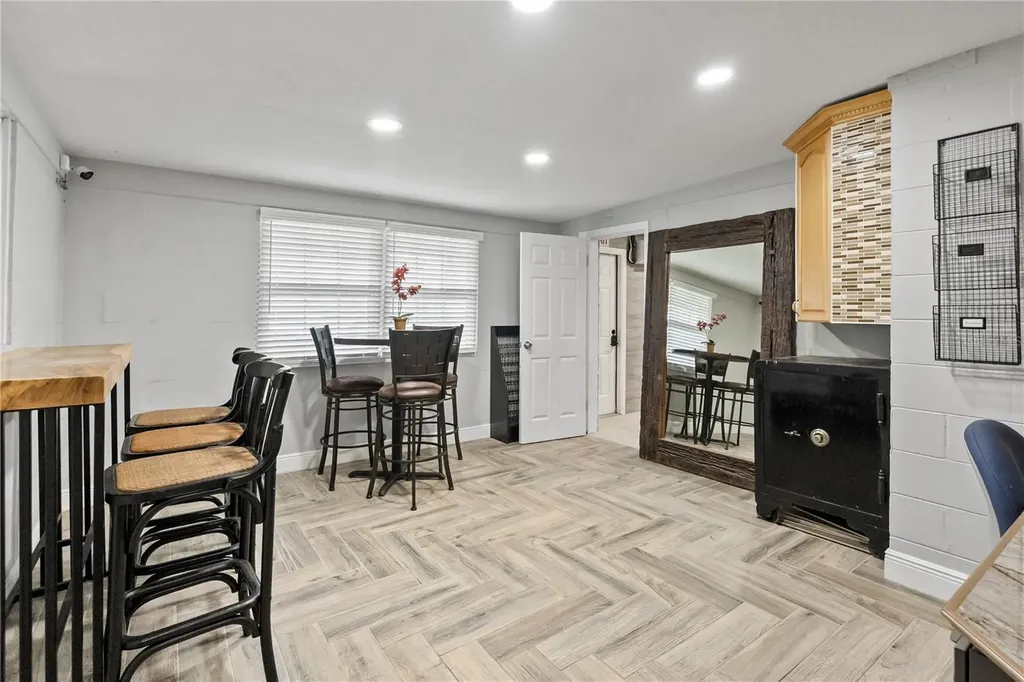 5424 Edgewater Drive Orlando FL 32810