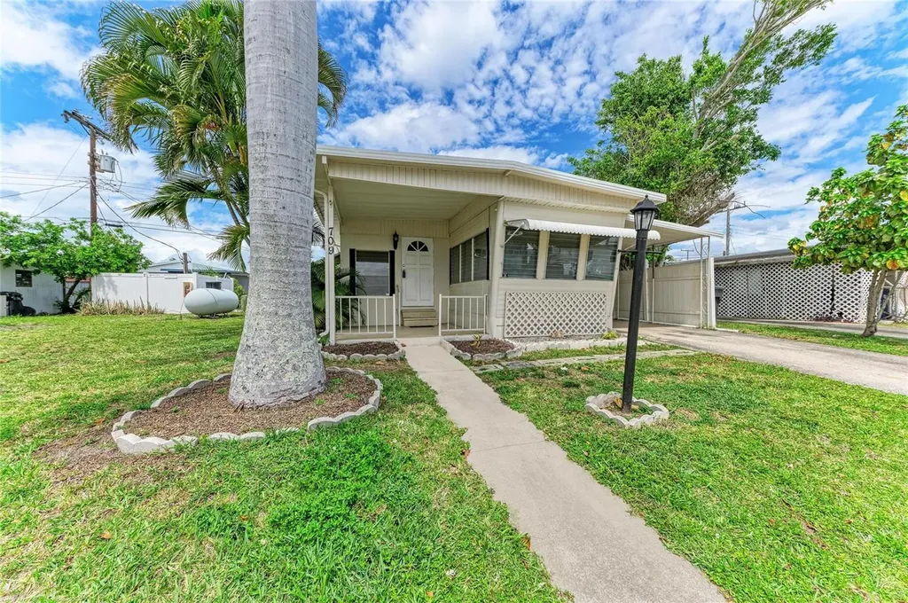 709 50th Avenue Terrace W Bradenton FL 34207