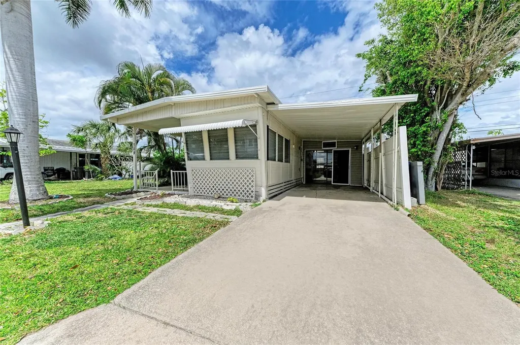 709 50th Avenue Terrace W Bradenton FL 34207