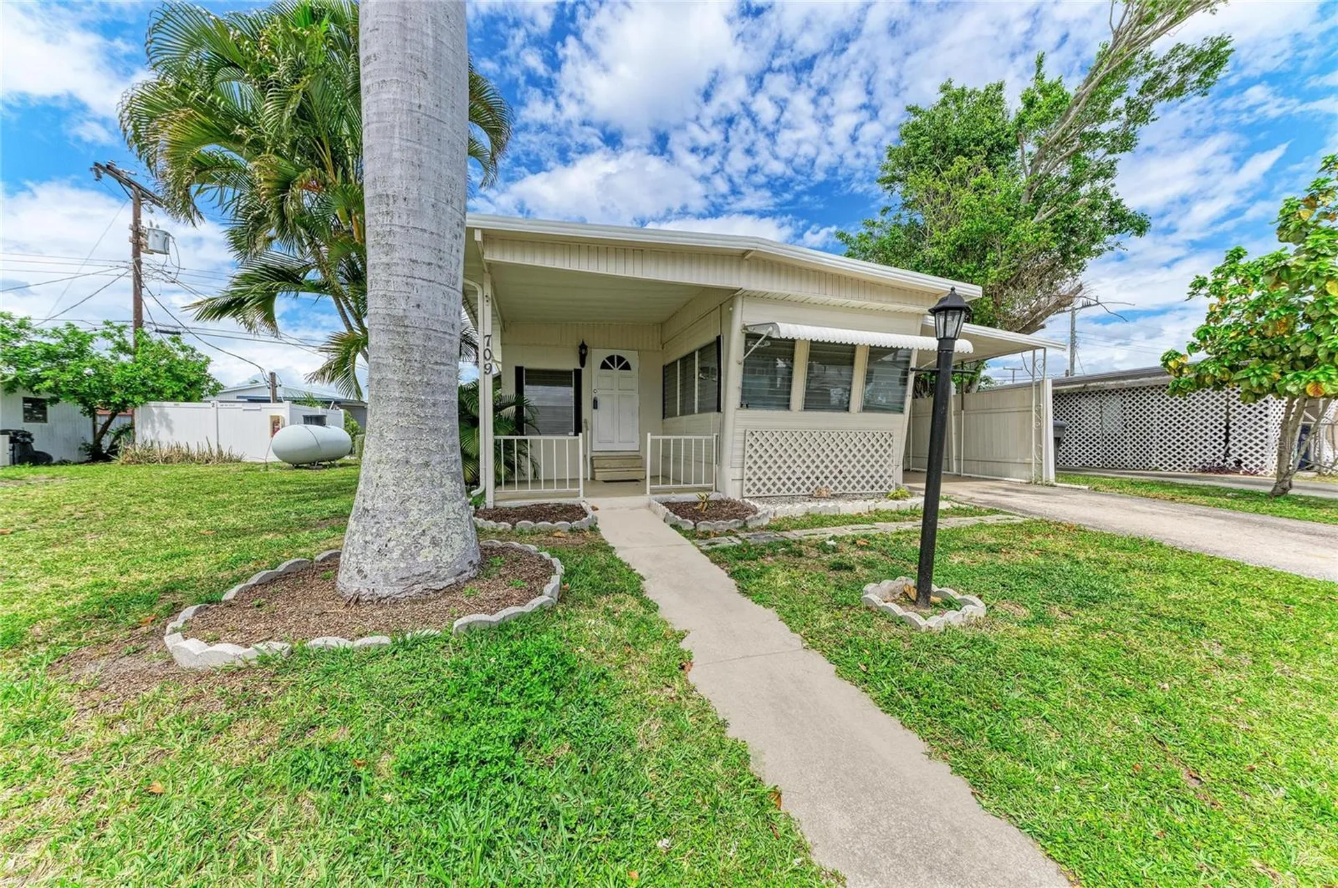 709 50th Avenue Terrace W Bradenton FL 34207