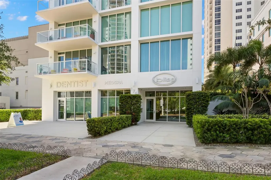176 4th Avenue NE St Petersburg FL 33701