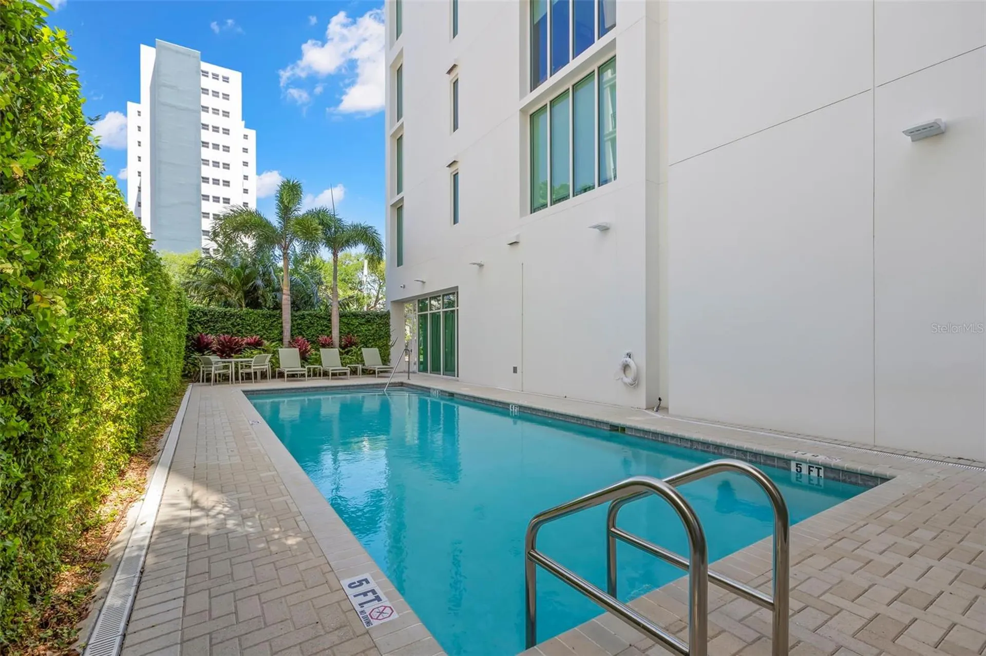 176 4th Avenue NE St Petersburg FL 33701