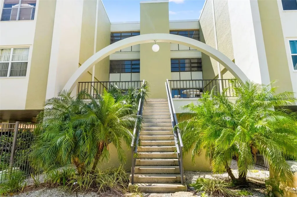 4651 1st Street NE St Petersburg FL 33702