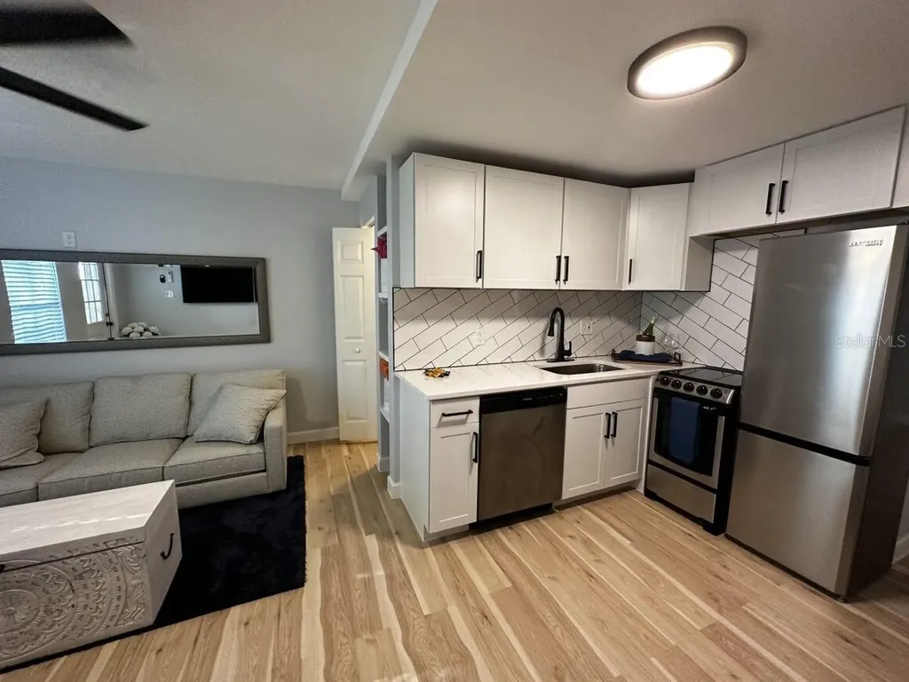 121 18th Avenue N St Petersburg FL 33704