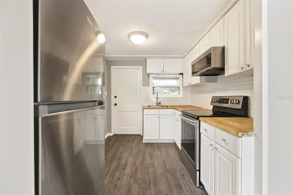 1885 Vamo Way Sarasota FL 34231